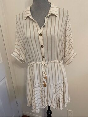 Aakaa Cream Tunic with Tan Stripe Detail. Size Small